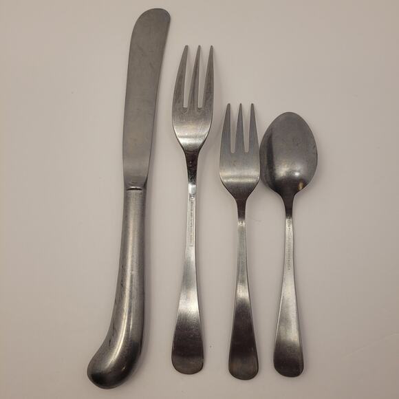Present 4-Piece Flatware Set Knife Dinner Fork Salad Fork Teaspoon Stainless - Picture 2 of 9